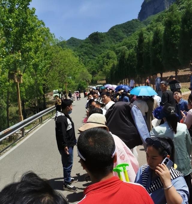 5年倒闭10家A级景区，年轻人穷游住帐篷，天价景区为啥割不动了