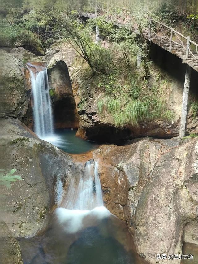 实在没想到，浙江竟然也有一座千佛山，春日里被誉为江南小九寨