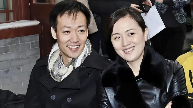 离春节只剩1个月，52岁辛柏青终于传出喜讯，朱媛媛可以放心了！