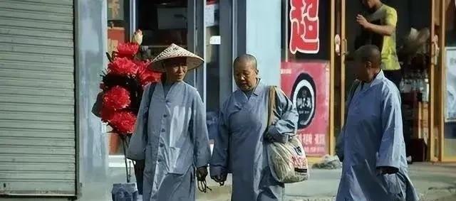 五台山尼姑数量激增，个个容貌娇美，游客建议保持距离