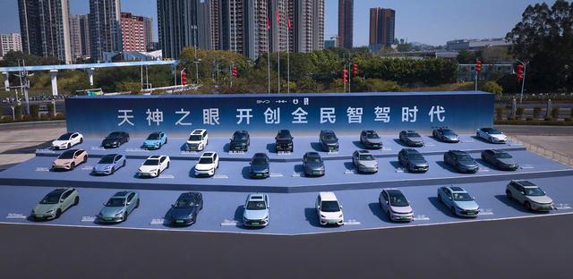 美国砸重金挖顶尖人才，我国人才外流不少，为啥还能迅速崛起？
