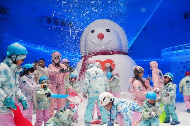 消暑纳凉新选择：正佳冰雪场馆打造暑期都市冰上乐园