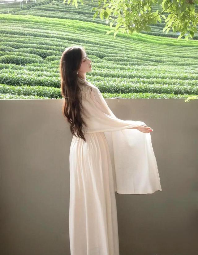 昆明大学一校花好漂亮， 身高169cm，体重50kg 美的让人移不开眼