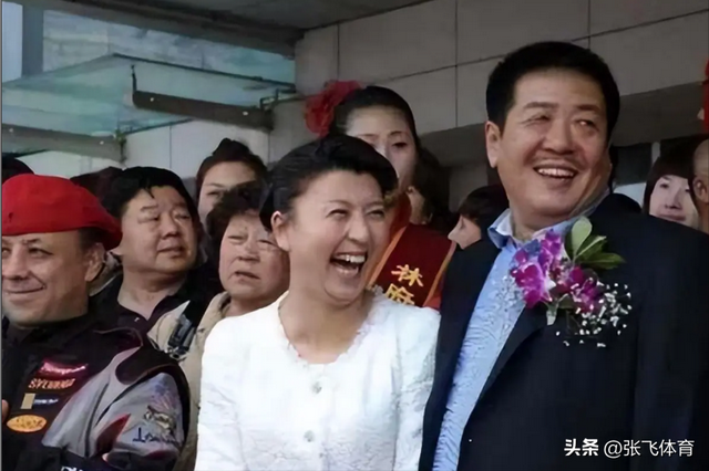 闫学晶丑闻再曝！一人已被拘留，婚变内幕被扒	，亲手拔父亲氧气管