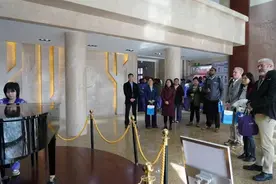 推动人类教育共同体建设 办好人民满意的教育 美国三所高中校长访问石家庄市第四十二中学图片