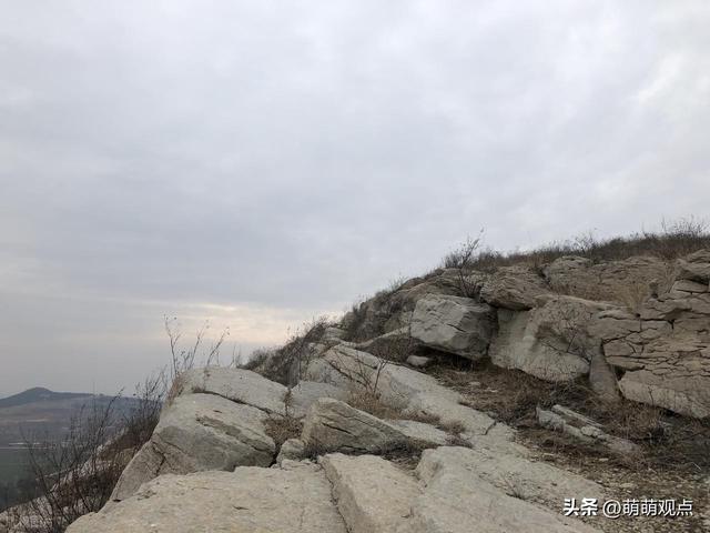 12岁时的我，过年与妈妈各自在山顶摆摊，妈妈奖励了我一碗炒凉皮