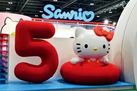 Hello Kitty50岁啦！她不是一只“猫”，却默默建立了800亿美元可爱帝国图片