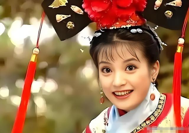 落毛的凤凰不如鸡？前途尽毁、家也散了，但好在赵薇还有一个靠山