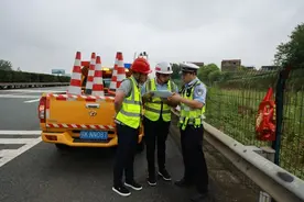 全力以赴，尽锐出战！湖北高速交警举行“京港澳56桥同拆”交通保障演练图片