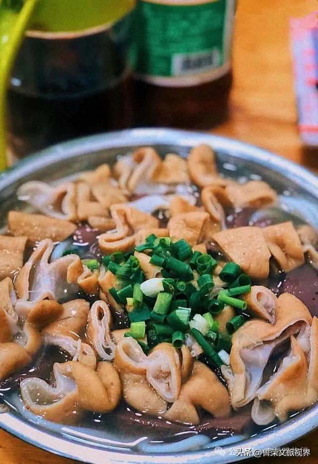 人少景美的宝藏小县城：藏着绝美海岛，一半草原一半海