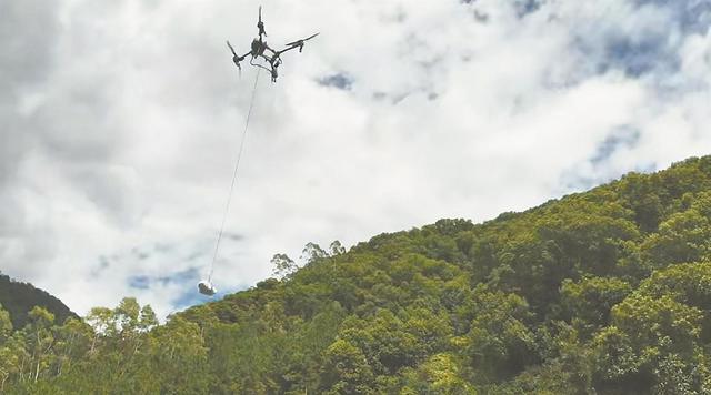 无人机架起“空中绿桥” 助力废弃矿山修复