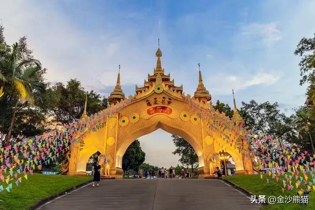 德宏芒市:一眼,醉入民族风与佛塔影