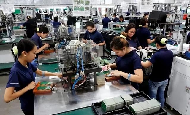 这个东南亚小国从不避孕，人口已经过亿，是全球最开放的国家