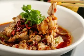 价格涨至7元/斤 春节餐饮消费火爆 牛蛙受消费者追捧图片