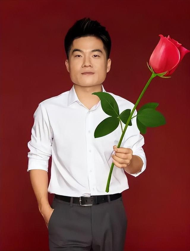 俞敏洪没想到，董宇辉受邀九三阅兵半月多，再因一个举动口碑暴涨