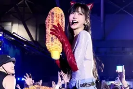 51岁谢金燕火了，未婚生子老公成谜，单身找男友，过往被扒很精彩图片