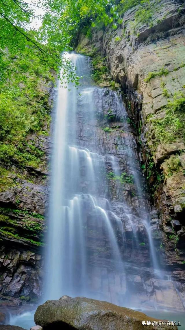 酷暑难耐？躲进宁强「山水秘境」，解锁23℃的清凉夏天~