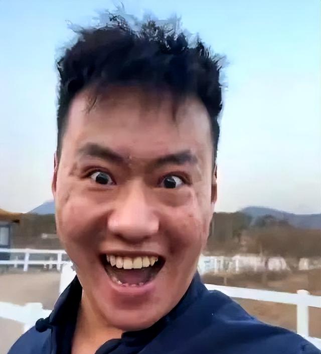 2年前，那个砸神像、睡坟场“八字命硬”的网红，如今怎么样了？