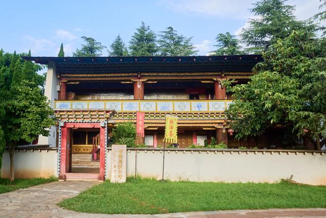 云南民族村，浓缩了云南26个民族的文化精髓，领略不一样的昆明