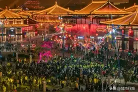 工作日西安大唐不夜城实拍，人流量丝毫不减，依旧是人挤人模式图片