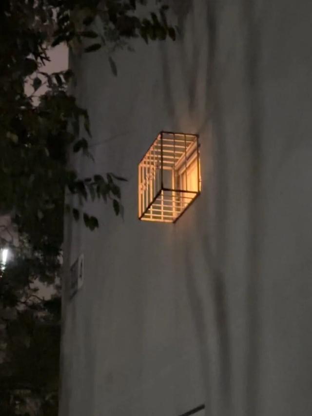 10月，「需要另一个同类」