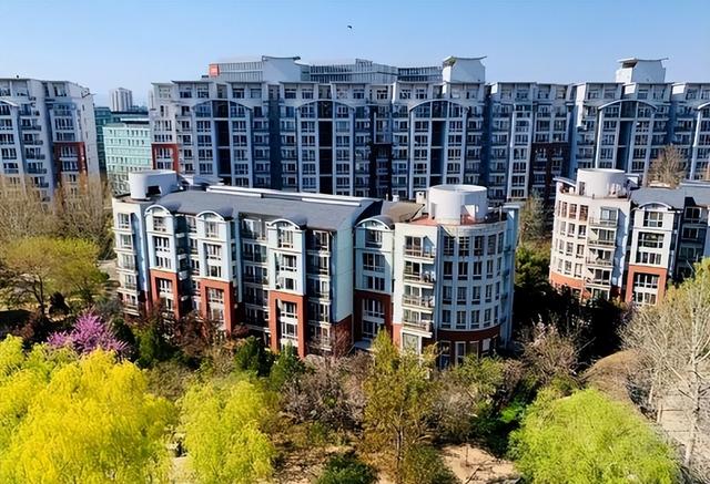 曹德旺预言要成真？若不出意外，2026年房地产将面临5大转折