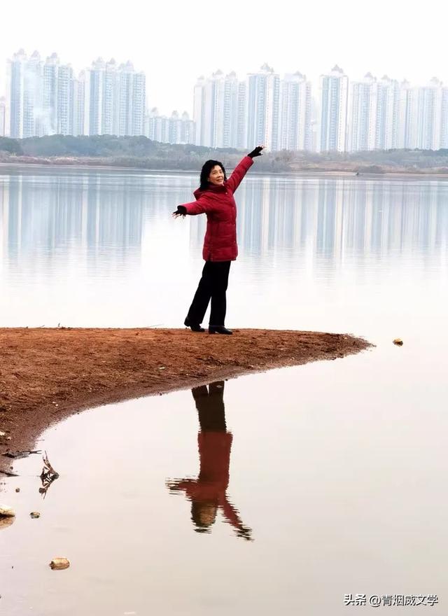 盘龙悠远银杏黄 水中学友情谊长