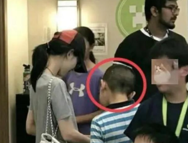 刘强东上千亿身家背后，儿子却是他一生的痛，感谢章泽天视如己出