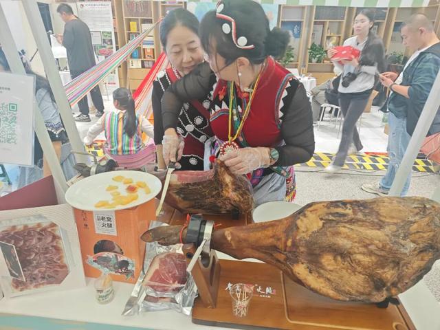 第六届怒江精品咖啡·草果文化周推介活动在昆明长水机场举办