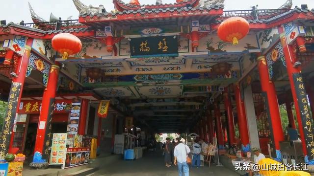 成都漂亮的水乡古镇，距市区仅22公里，享有“小都江堰”美誉！