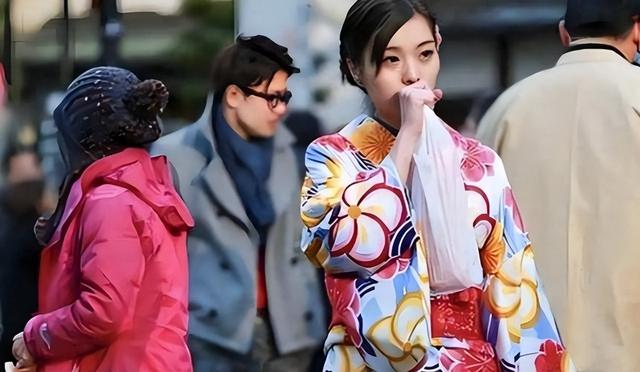 突发！大量日本游客涌入北京，他们不去旅游不吃美食，原因为何？