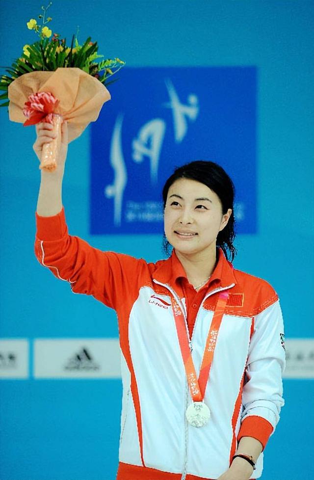 霍启刚没想到，44岁郭晶晶再传喜讯，让霍震霆和香港阔太圈沉默了