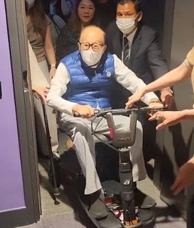千亿身价有何用？97岁的李嘉诚无力回天，两个60岁儿子已成心病