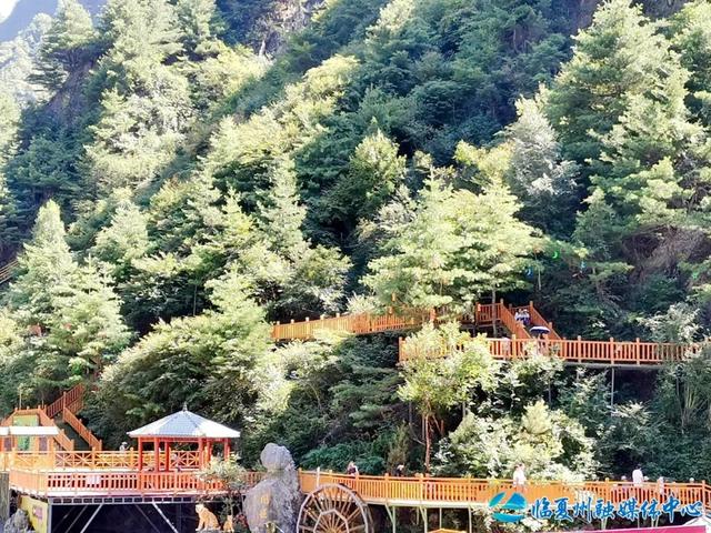 大墩峡：游人如织景如画