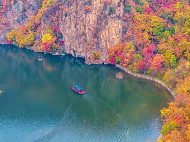 不藏了，美景天成：去辽宁这五处红叶佳景，体验最诗意的北国