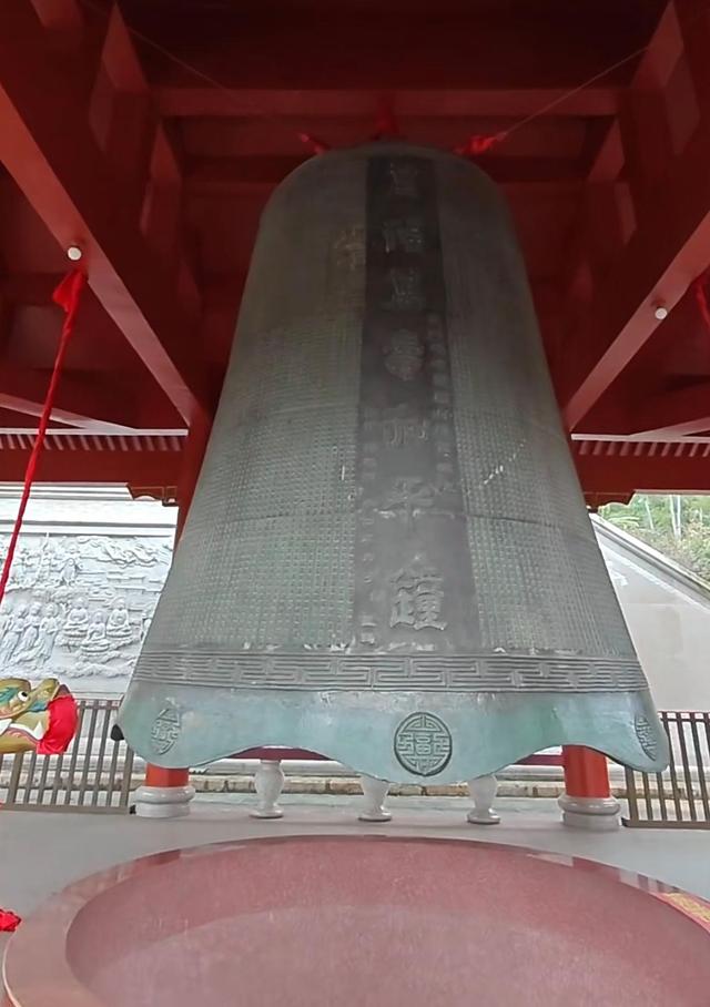 厦门拥有多项全国第一，比如翔安隧道、厦门大桥、万福万寿钟等