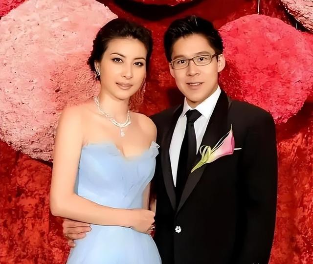 霍震霆压根没想到，自己要强的儿子霍启刚，如今被媳妇“拿捏”了
