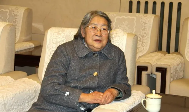 1981年，李敏拒绝看望贺子珍，与丈夫发生争吵，事后：我有苦难言