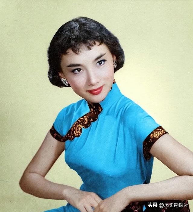 夏梦有多美？57年她和毛主席合影，那年24岁，端庄典雅，美艳绝伦