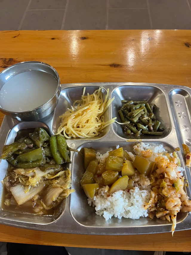 据说是全成都最好吃的斋饭，还能免费蹭课、打坐、诵经，周末走起