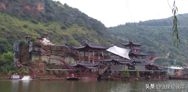 乘旅游专线游丽江的观音峡