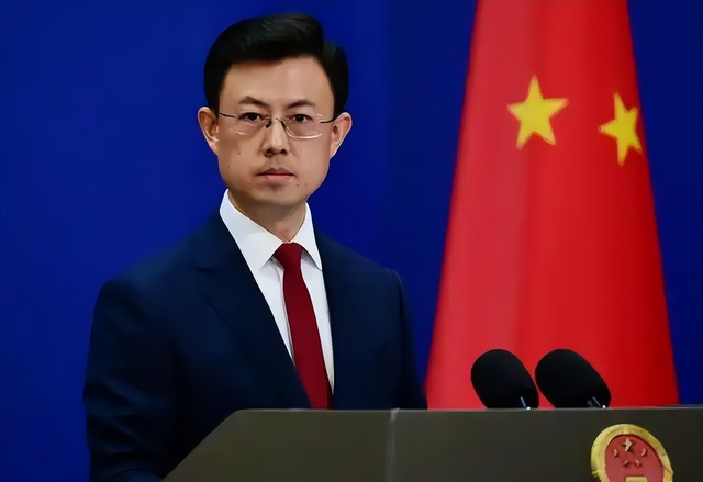 神秘货轮现身港口，集装箱布满导弹发射管	，中国低成本武库舰？