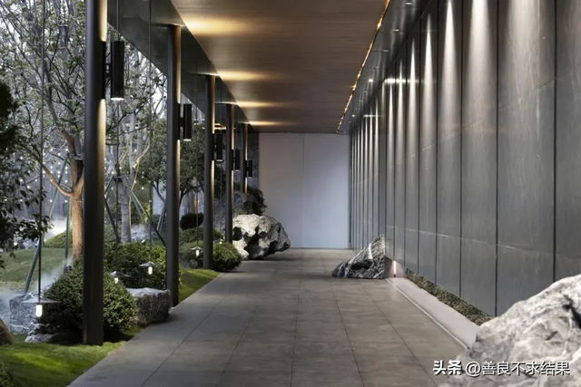 你家小院，如何用“半嵌入墙体”的石头，打造独一无二的景观？