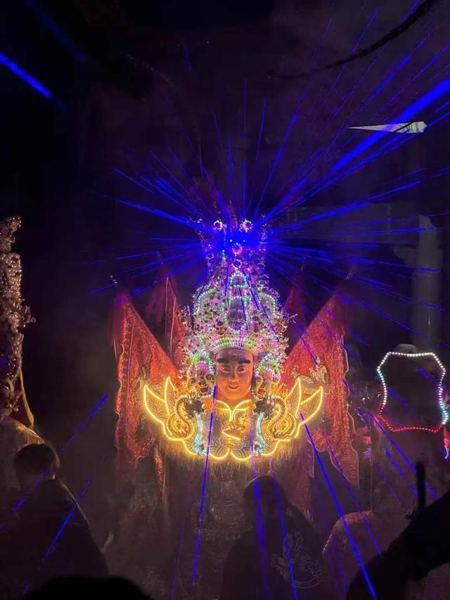 年轻人挤满福州看游神，有人连看五场，有人“求”离家近好工作