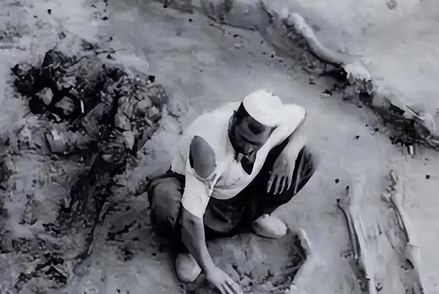 伊朗一对情侣，躲进谷仓中拥吻，被人发现时，已经吻了2800年