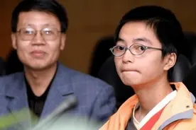 19年前，那个抓着飞机起落架从昆明到重庆的14岁男孩，现在怎样了图片