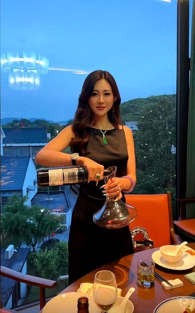 江苏美女嫁给杭州富豪，富豪比她大32岁，生下儿子后获赠2000万