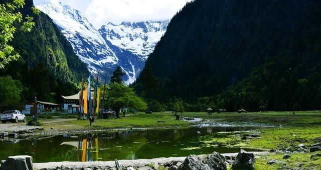 云南有一个绝美的村落，它藏在雪山脚下，人迹罕至，堪称世外桃源