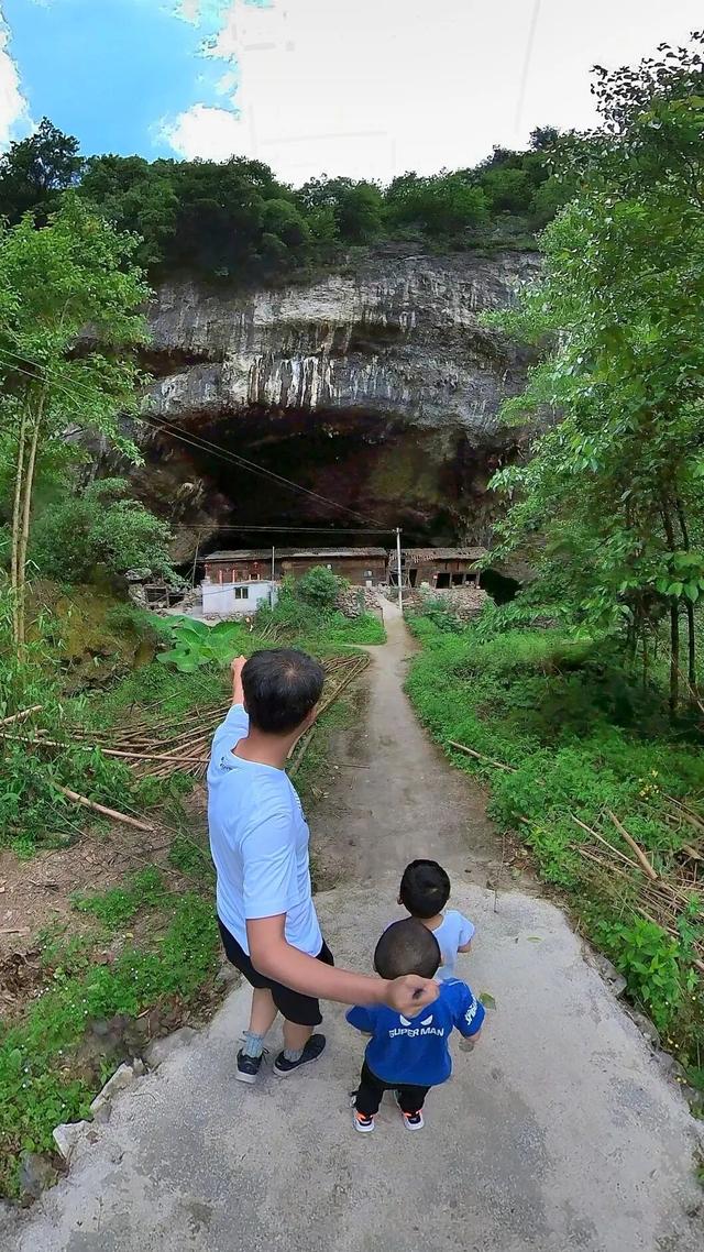 重庆綦江大山深处发现岩洞人家，几代人逍遥自在生活近百年