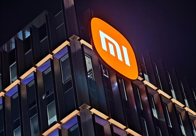 一个都跑不掉！华为600万年薪高管，带13人偷芯片，如今下场解气